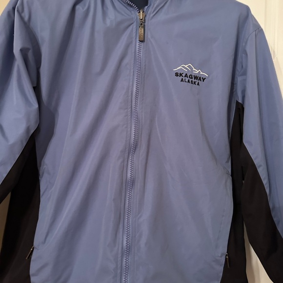 Large women's warm winter reversible jacket from Skagway Alaska. Zip off hood - Picture 2 of 11